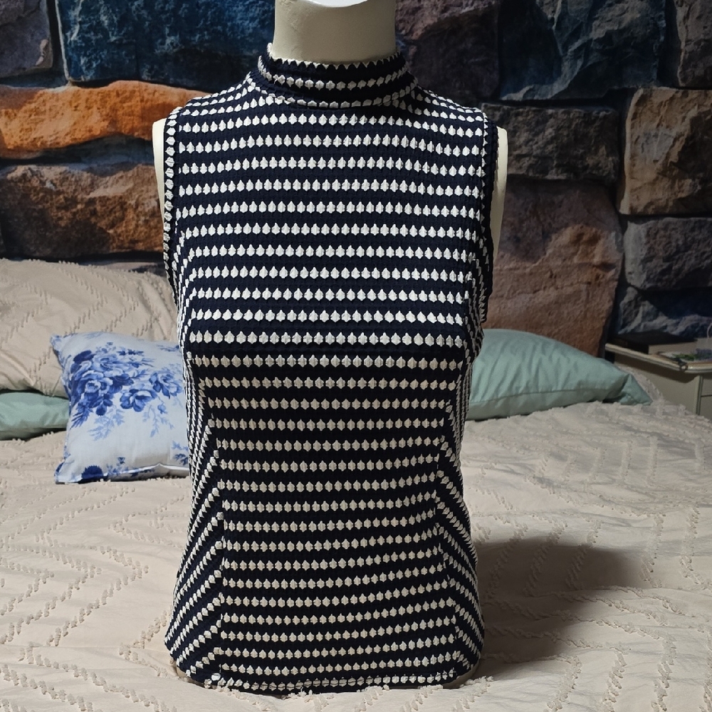 🔴 Navy & White Sleeveless Mock Neck